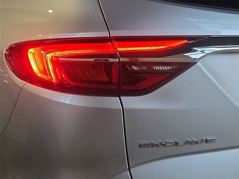 Used 2021 Buick Enclave Essence w/ Sport Touring Edition image 11