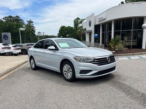 Used 2019 Volkswagen Jetta FWD image 1
