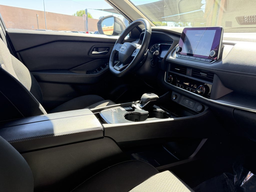 Used 2025 Nissan Rogue SV FWD image 40