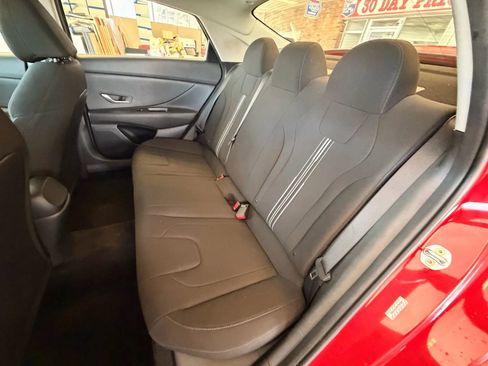 Used 2022 Hyundai Elantra SEL image 15