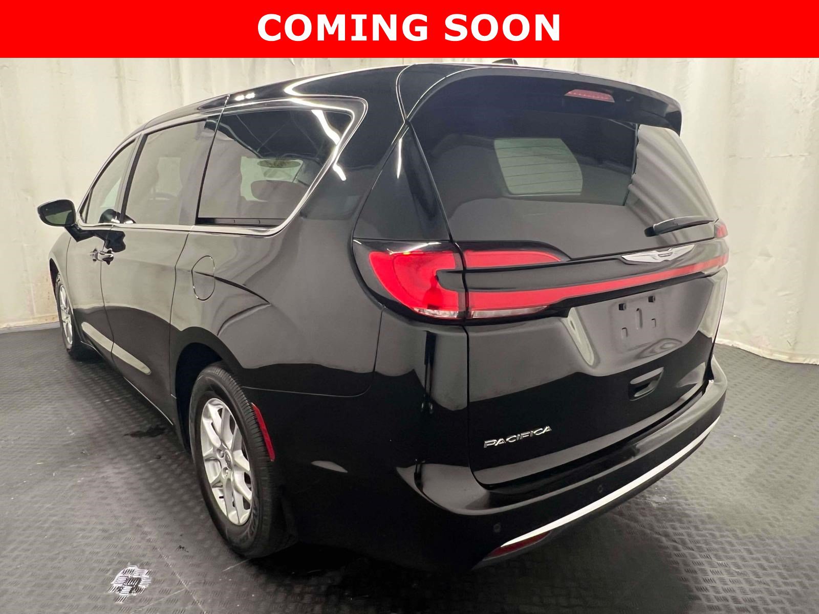 Certified 2024 Chrysler Pacifica Touring-L FWD image 7