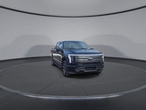 Used 2022 Ford F150 Lightning Lariat image 2