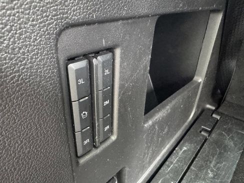 Used 2018 Ford Expedition Platinum AWD/4WD image 25