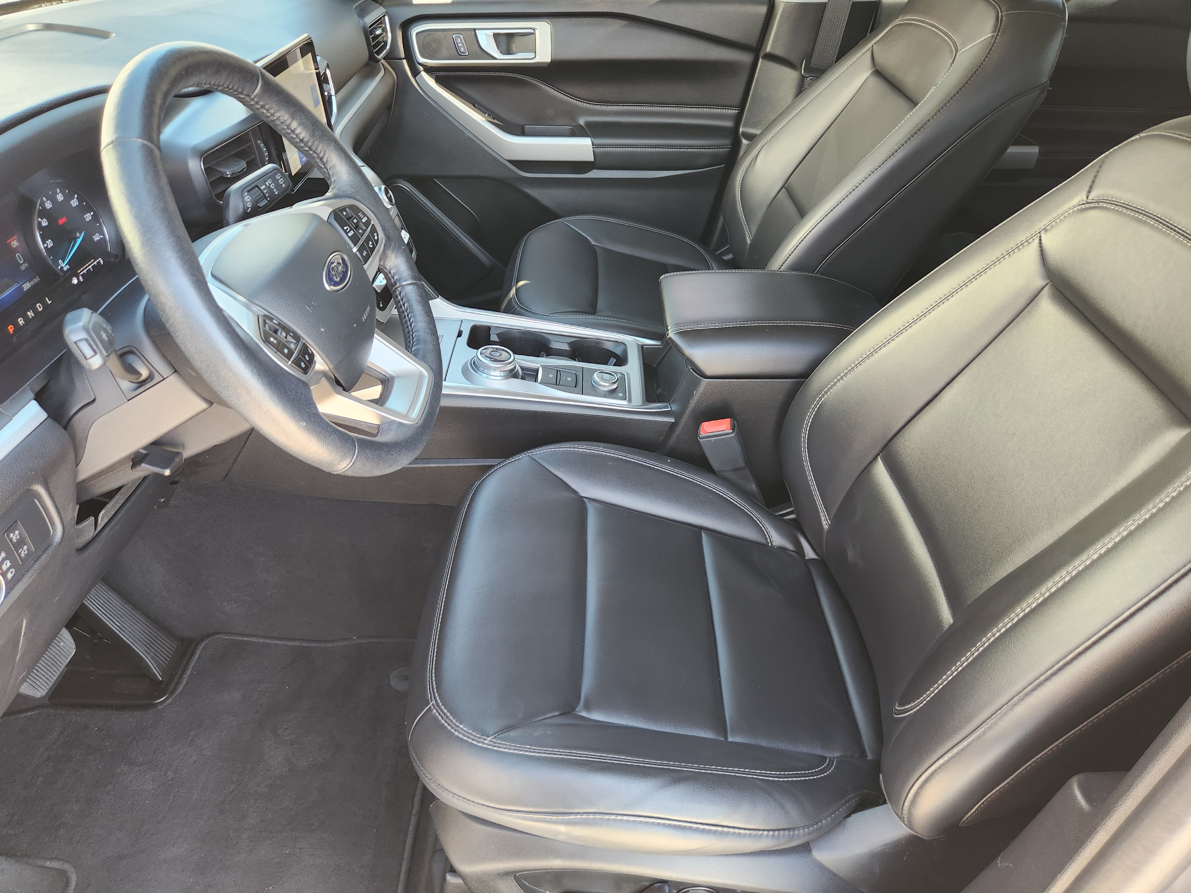 Used 2022 Ford Explorer XLT w/ Equipment Group 202A AWD/4WD image 15