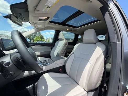 Certified 2026 INFINITI QX60 Luxe w/ Cargo Package AWD/4WD image 19