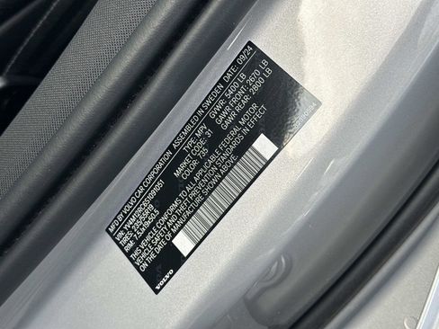 Certified 2025 Volvo XC60 B5 Plus image 29