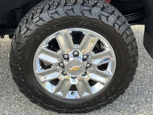 Used 2025 Chevrolet Silverado 2500 High Country w/ High Country Premium Package AWD/4WD image 11
