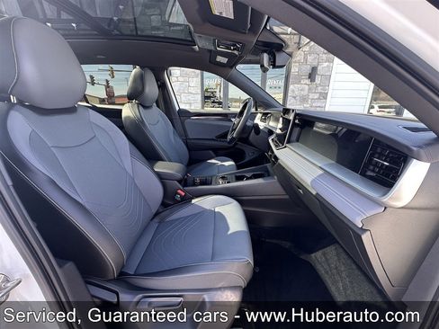 Used 2025 Volkswagen Tiguan SE R-Line AWD/4WD image 10