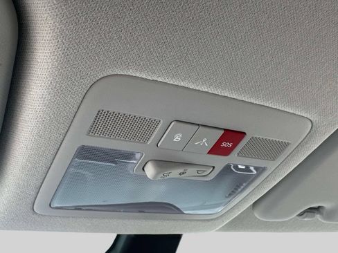Certified 2024 Hyundai Venue Limited FWD image 30