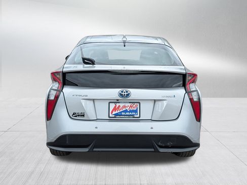 Used 2018 Toyota Prius Four Touring w/ Premium Convenience Package FWD image 6
