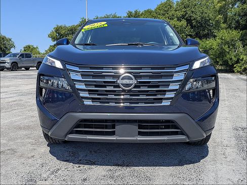 Used 2025 Nissan Rogue SV FWD image 9