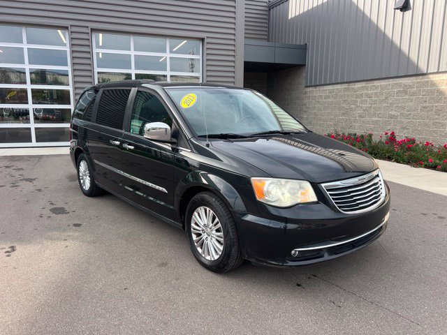 Used 2013 Chrysler Town & Country Limited w/ Luxury Group FWD image 3