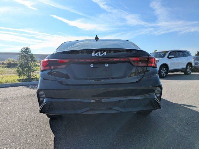 Used 2023 Kia Forte LXS w/ LXS Technology Package FWD image 4