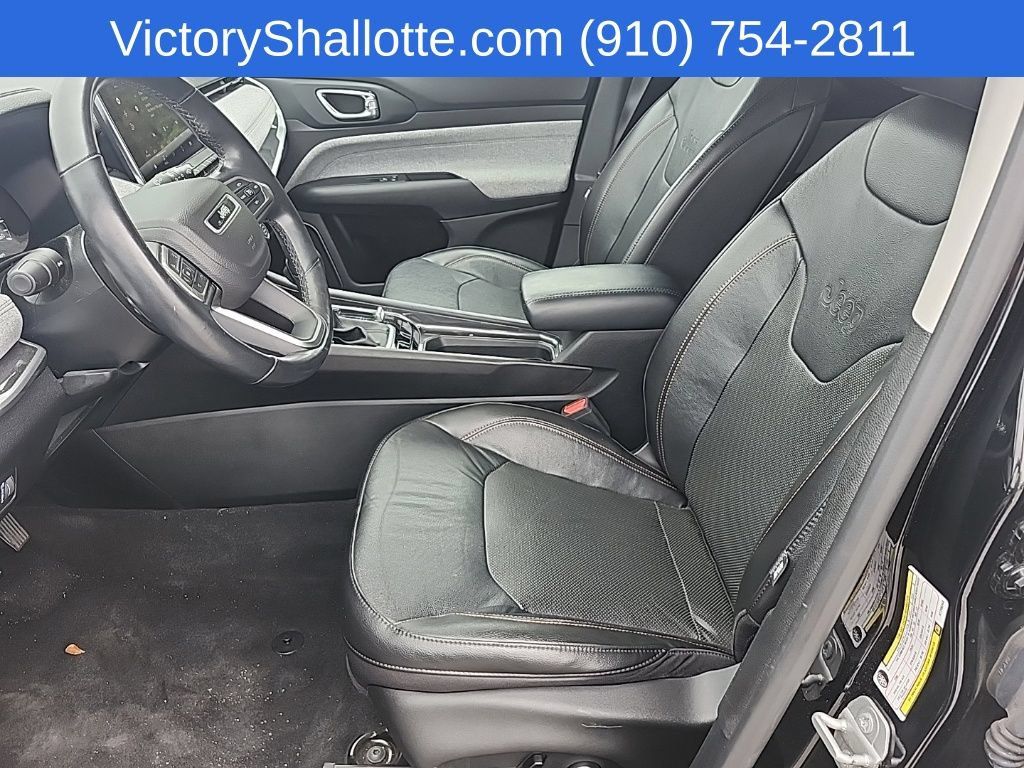 Used 2022 Jeep Compass Latitude w/ Sun and Sound Group AWD/4WD image 17