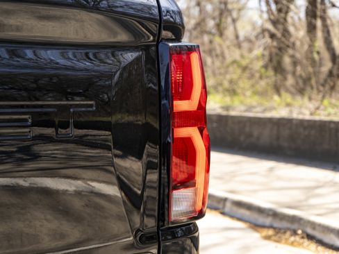 Used 2023 Chevrolet Colorado Z71 w/ Z71 Convenience Package 2 image 13