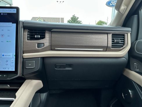 Used 2024 Ford Expedition Limited AWD/4WD image 25