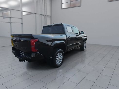 Used 2024 Toyota Tacoma SR5 AWD/4WD image 9