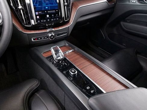 Certified 2023 Volvo XC60 B6 Ultimate w/ Climate Package AWD/4WD image 10