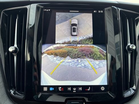 Certified 2025 Volvo XC60 B5 Plus image 29