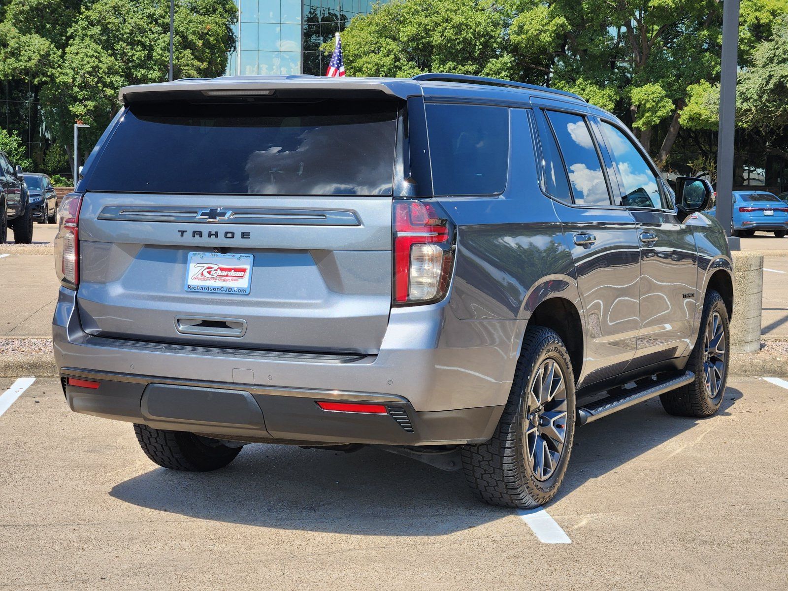 Used 2022 Chevrolet Tahoe Z71 w/ Luxury Package AWD/4WD image 6