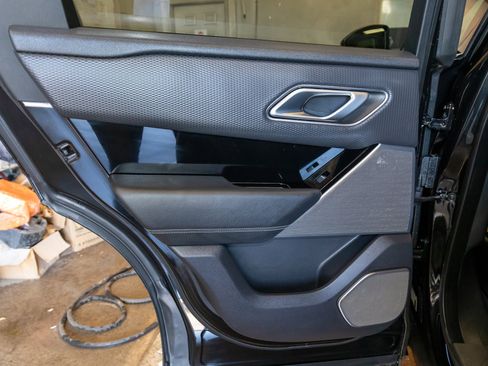 Used 2021 Land Rover Range Rover Velar R-Dynamic S image 12