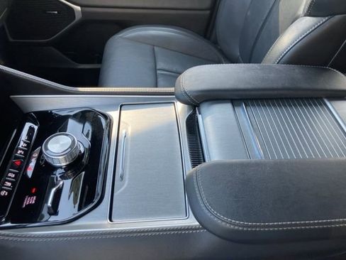 Used 2025 Jeep Wagoneer L Series II AWD/4WD image 28
