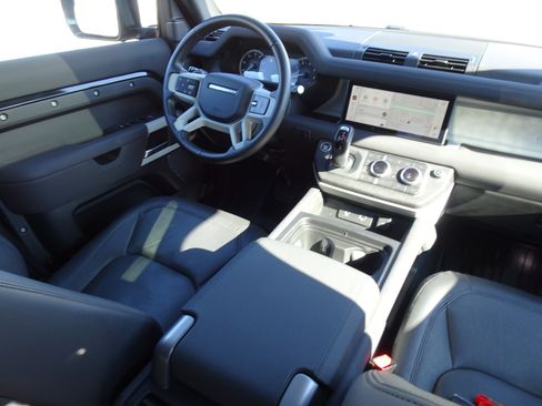 Certified 2023 Land Rover Defender 110 SE image 22