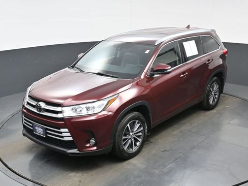 Used 2017 Toyota Highlander XLE image 35