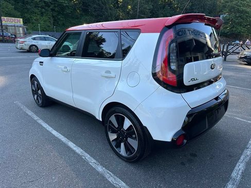 Used 2016 Kia Soul + w/ Designer's Package FWD image 7