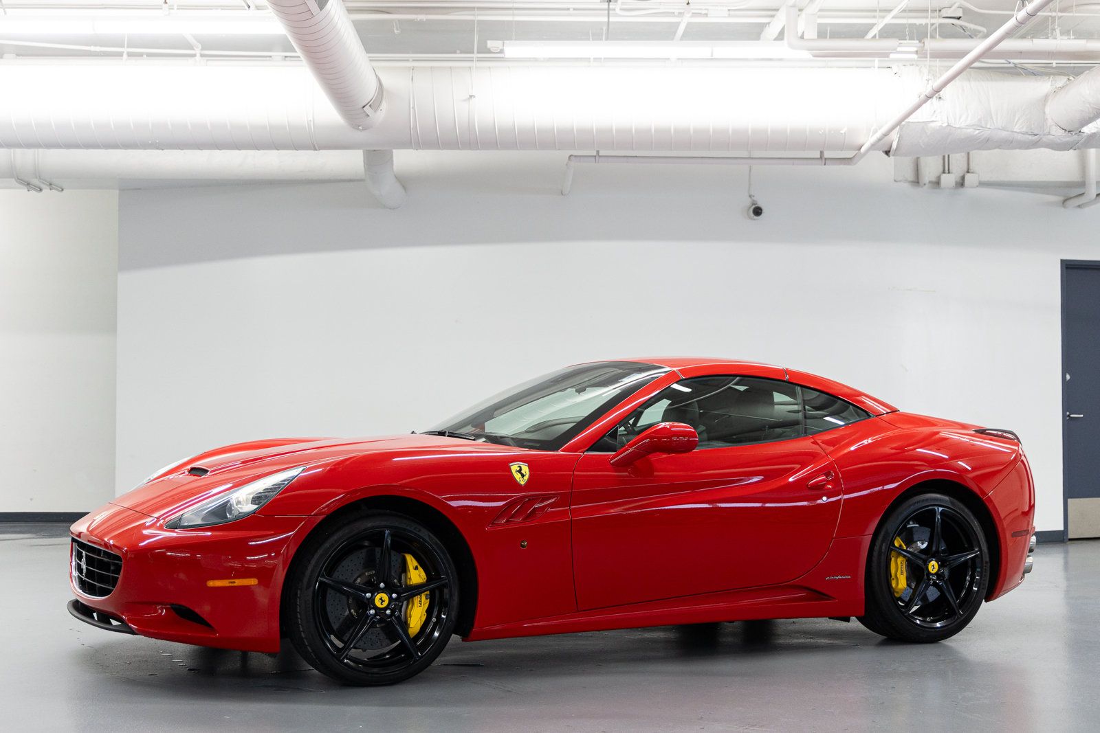 Used 2011 Ferrari California RWD image 2