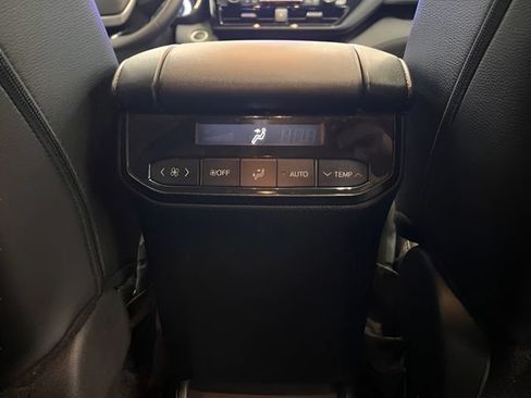 Used 2025 Toyota Highlander XSE AWD/4WD image 11