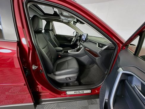Used 2025 Toyota RAV4 Limited AWD/4WD image 29