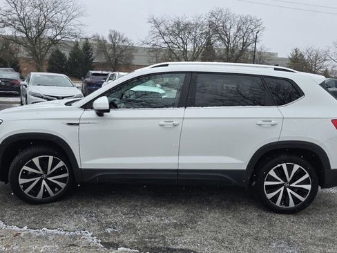 Used 2022 Volkswagen Taos SE w/ Panoramic Sunroof Package image 14