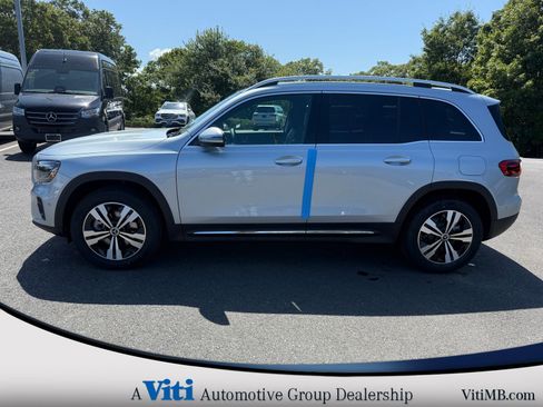 Used 2025 Mercedes-Benz GLB 250 4MATIC image 5