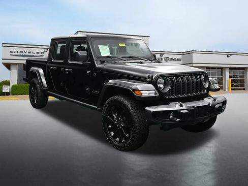 Used 2025 Jeep Gladiator Sport AWD/4WD image 7