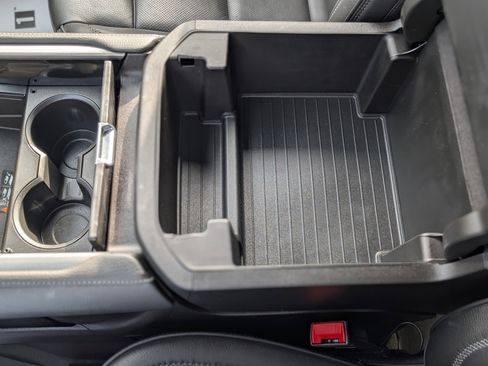 Used 2024 GMC Yukon Denali w/ Denali Reserve Package image 28