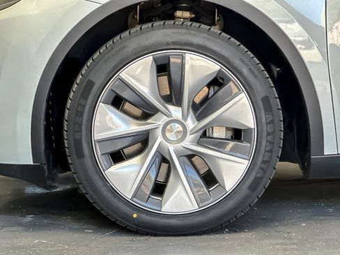 Used 2023 Tesla Model Y Long Range AWD/4WD image 25