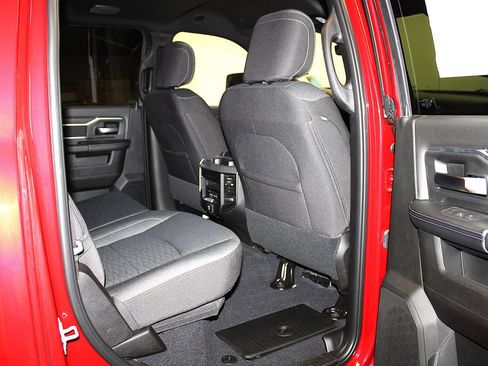 New 2026 RAM 2500 Big Horn AWD/4WD image 36