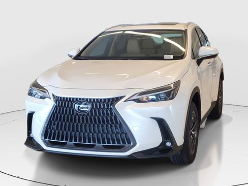 Used 2025 Lexus NX 250 FWD w/ Towing Package (2000 Lbs) image 5