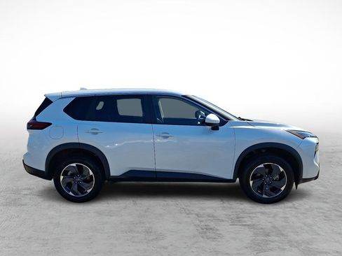Used 2024 Nissan Rogue SV FWD image 6