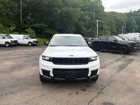 Used 2023 Jeep Grand Cherokee L Limited w/ Black Appearance Package AWD/4WD image 8