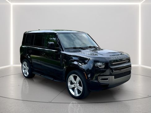 Used 2025 Land Rover Defender 110 X-Dynamic SE AWD/4WD image 7