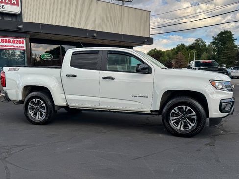 Used 2022 Chevrolet Colorado Z71 AWD/4WD image 3