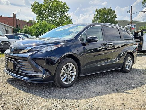 Used 2024 Toyota Sienna Limited AWD/4WD image 3