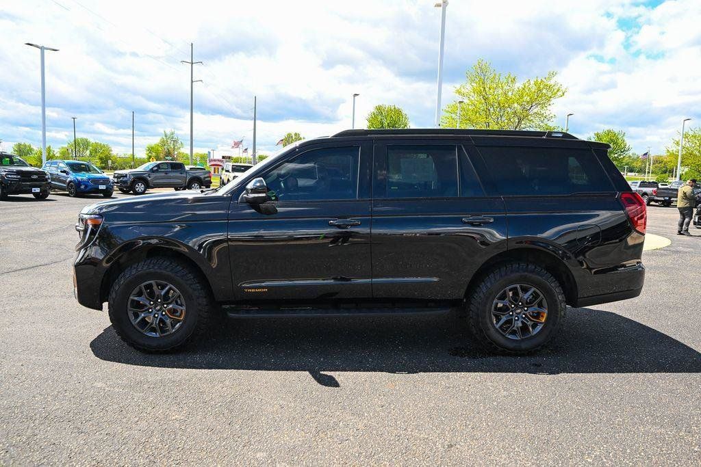 Used 2025 Ford Expedition Tremor AWD/4WD image 8
