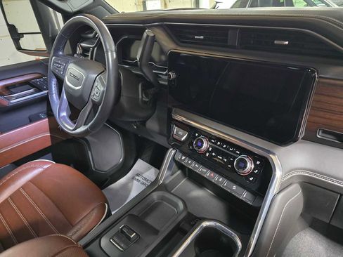Used 2024 GMC Sierra 2500 Denali Ultimate image 11