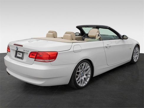 Used 2007 BMW 328i Convertible image 9