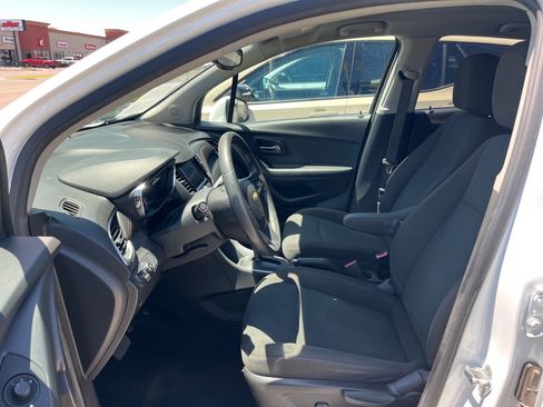 Used 2020 Chevrolet Trax LS w/ Tint and Cruise Package FWD image 11