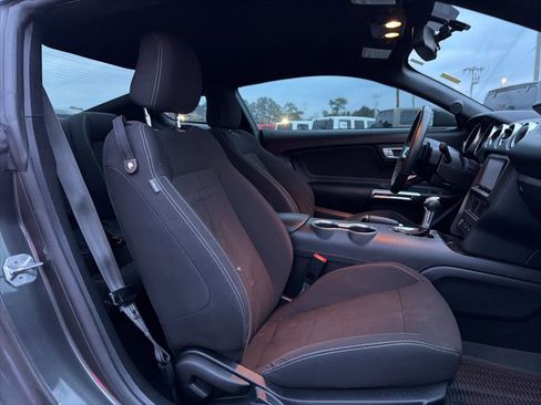 Used 2020 Ford Mustang Coupe image 19