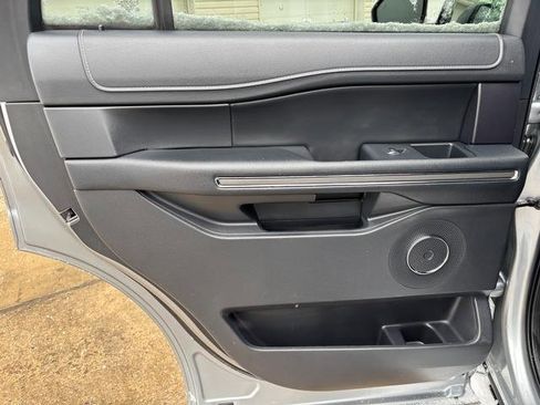 Used 2024 Ford Expedition XLT image 12